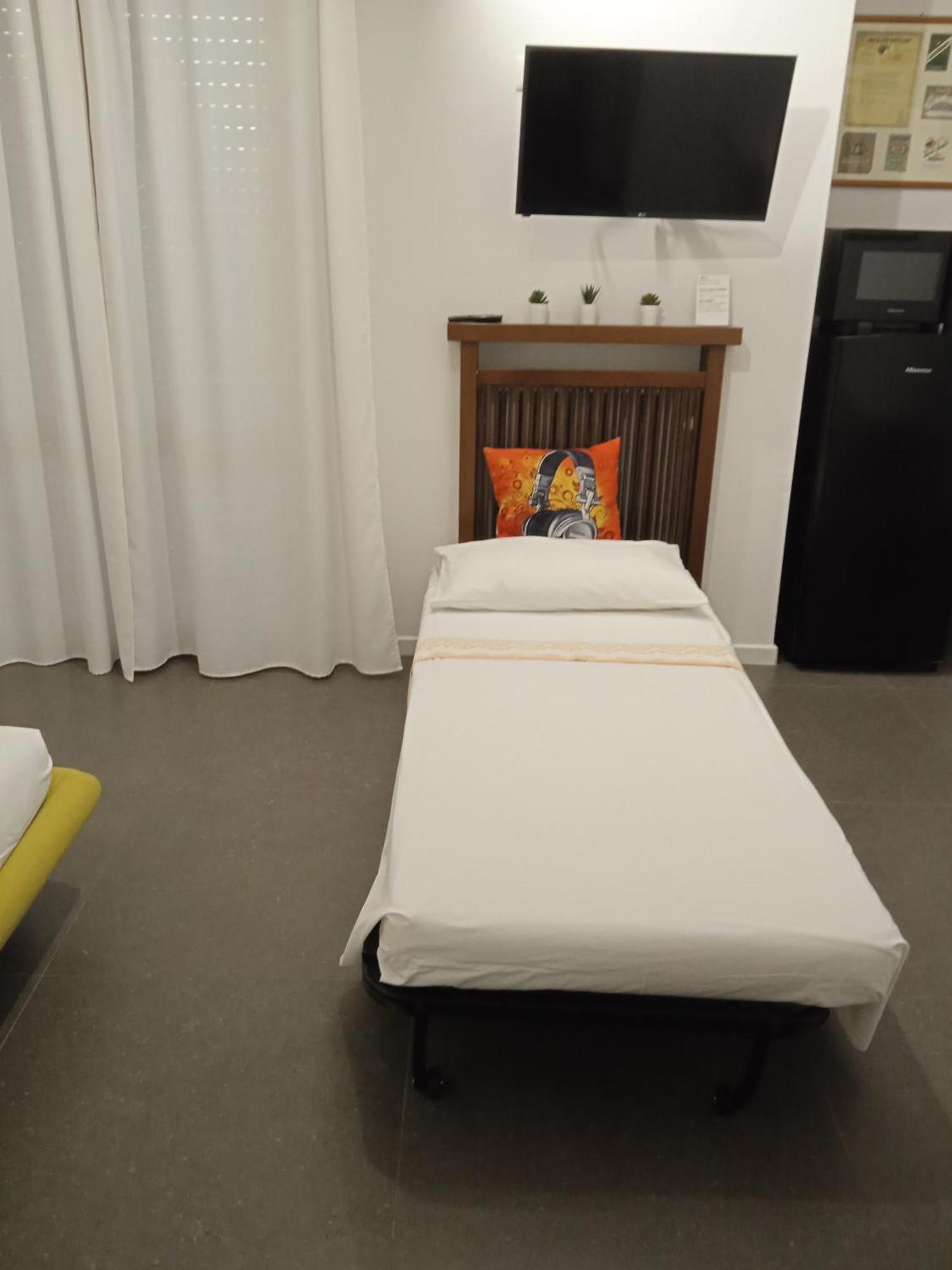 Hotel Casa Bonatti Peschiera del Garda Habitación foto